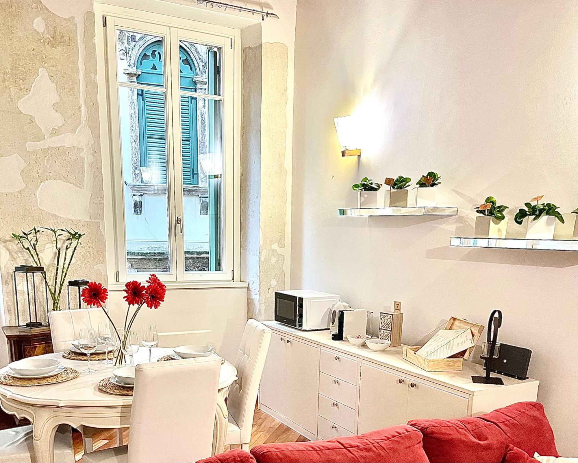 Magnolia Home - Piazza Delle Erbe Verona Bagian luar foto