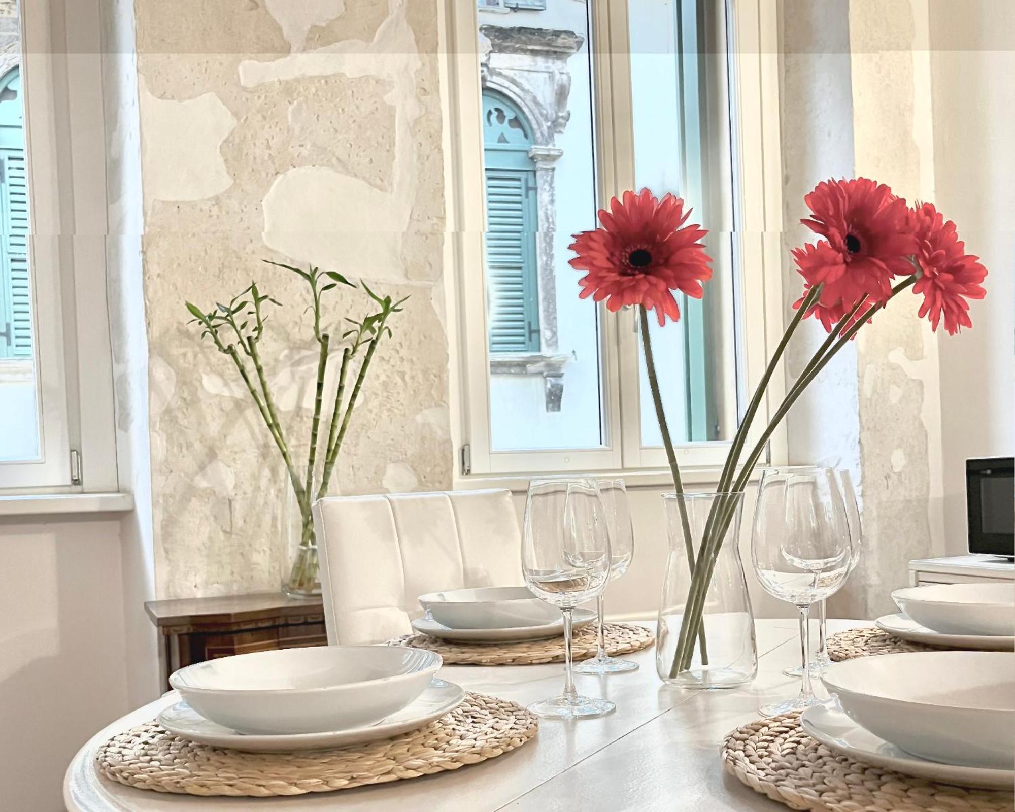 Magnolia Home - Piazza Delle Erbe Verona Bagian luar foto